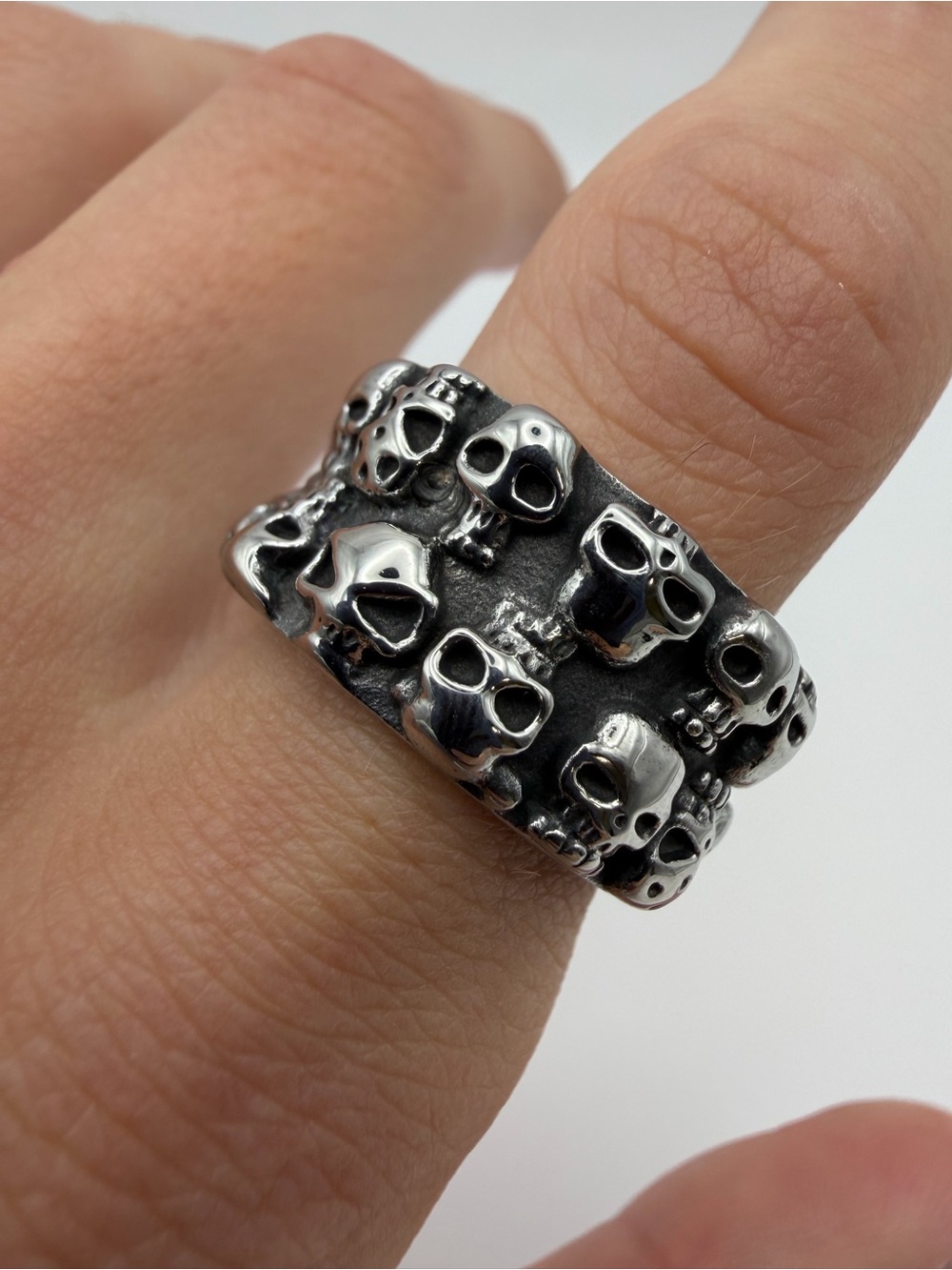 Skulls Shape Ring - Picture 3 of 7